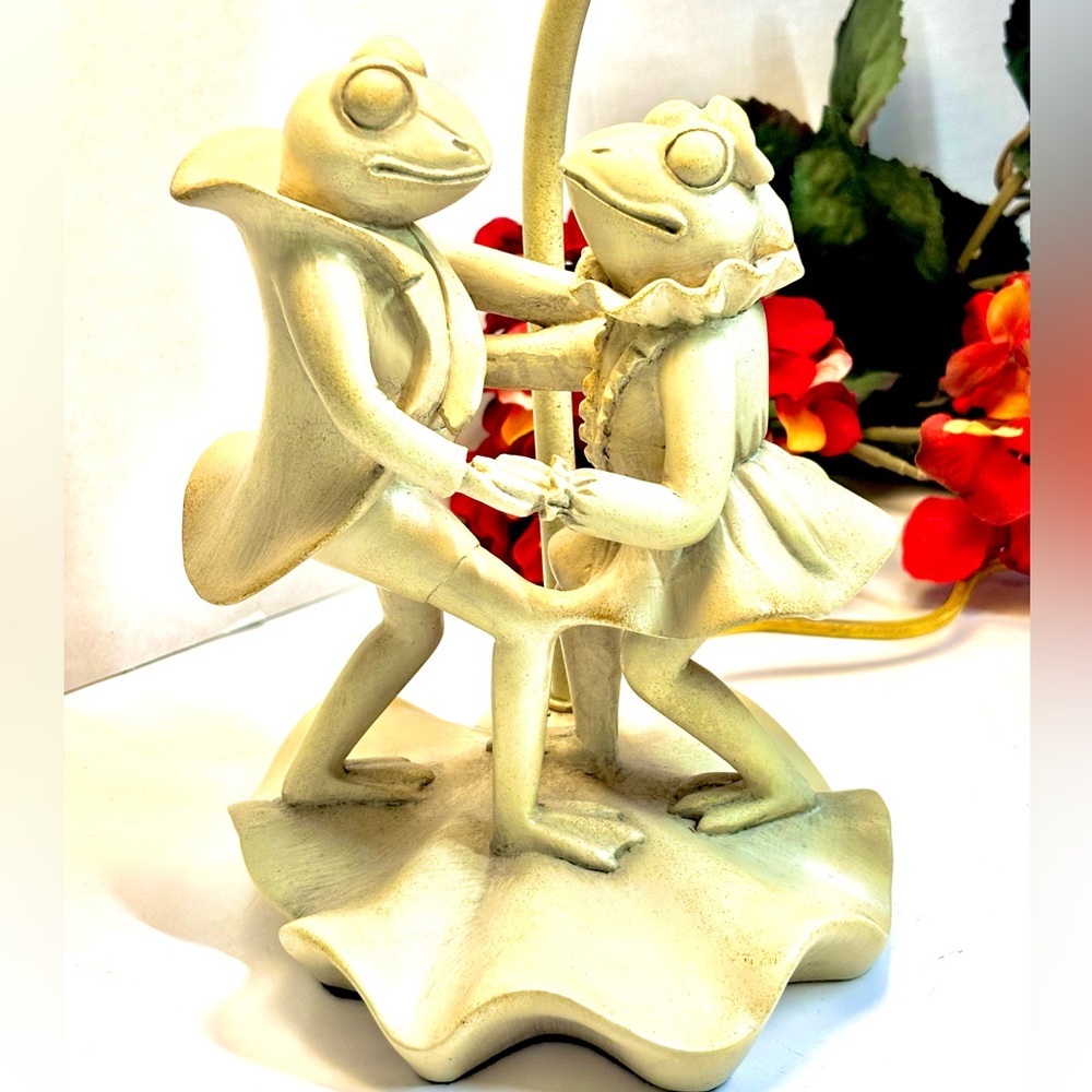 Original, Vintage Dancing, Prince & Princess Frog, Lily Pad Table Lamp 1970s - Picture 2 of 10